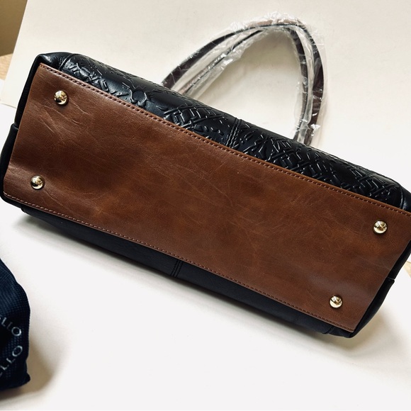 NWT Tignanello Leather Embossed Two-Toned Large Satchel. Comes with a dust bag. - Picture 7 of 15